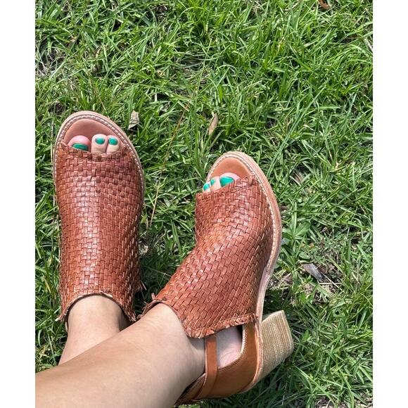 Womens Leather woven weave Diba True Zest Open Round Toe Sandals 8โฆNot For Sale - Picture 8 of 12